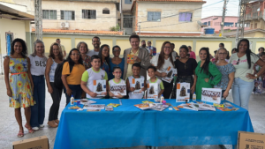 Prefeito Euclério Sampaio entrega kits escolares para rede municipal