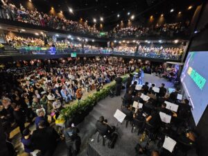 Multidão em culto de ação de graças destaca a força e o prestígio de Messias Donato no ES